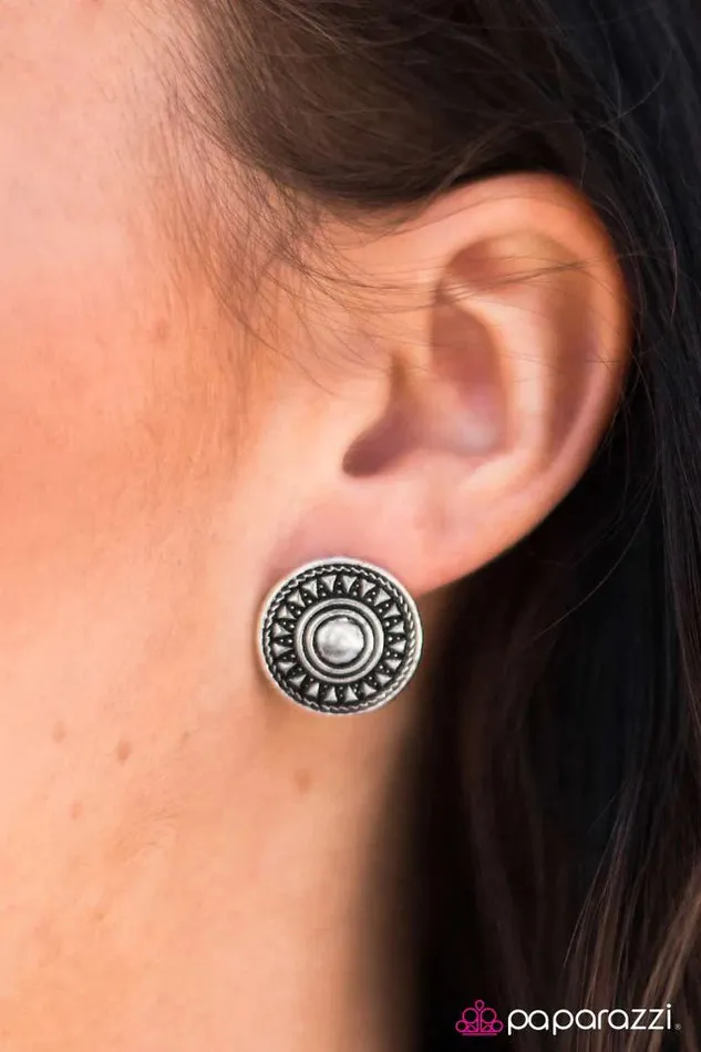 Earrings Paparazzi Earring Sun Seeker Silver Paparazzi Jewelry