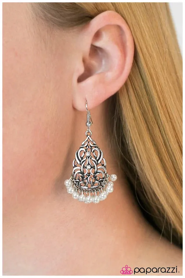 Earrings Paparazzi Jewelry Paparazzi Earring A Night In Tunisia White