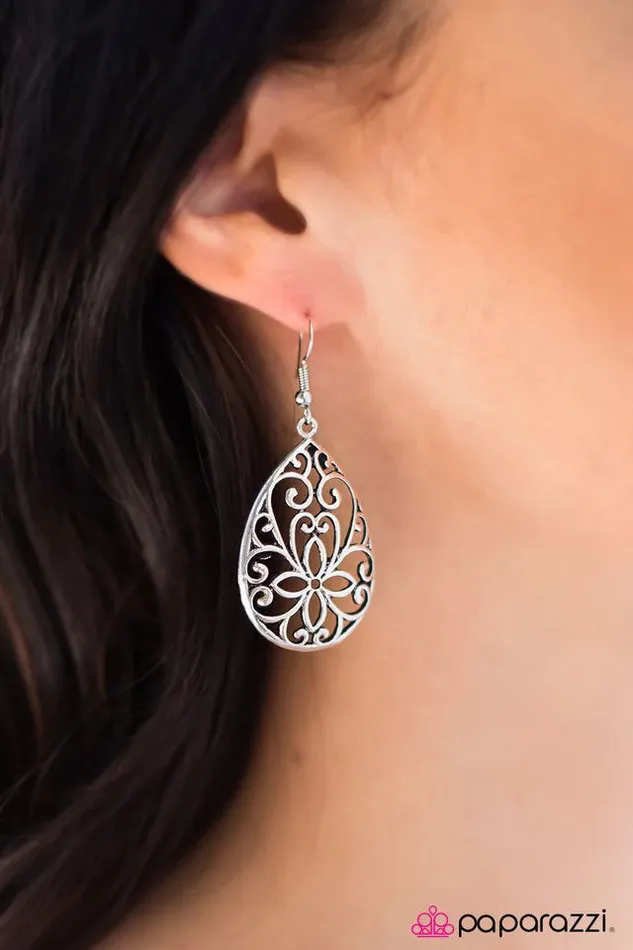 Earrings Paparazzi Jewelry Paparazzi Earring Enchanted Gardens Silver