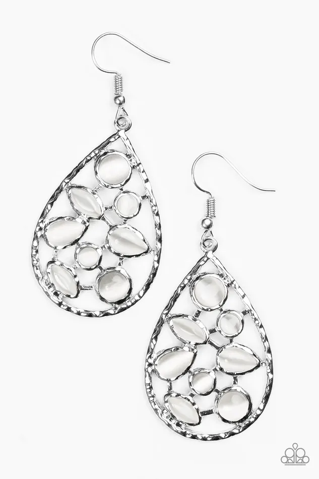 Earrings Paparazzi Jewelry Paparazzi Earring That Thing You DEW White