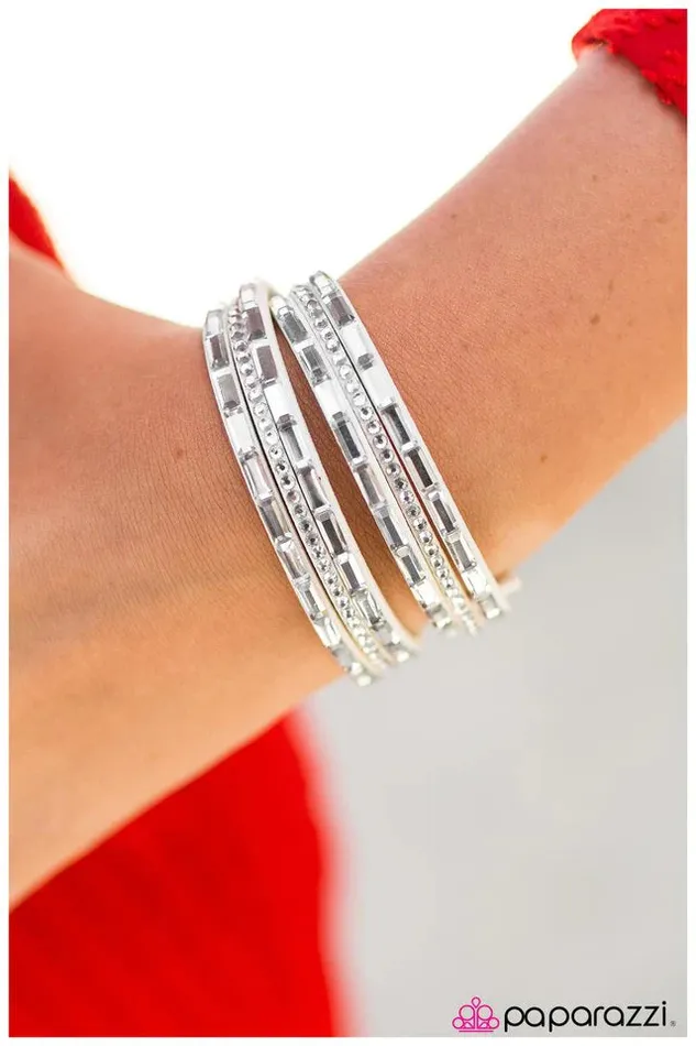 Paparazzi Jewelry Paparazzi Bracelet A GLITZY Pleasure White Bracelets