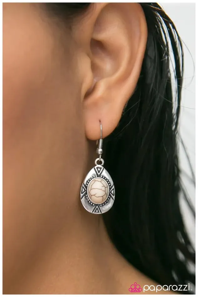 Paparazzi Jewelry Paparazzi Earring Deserted Islands White Earrings