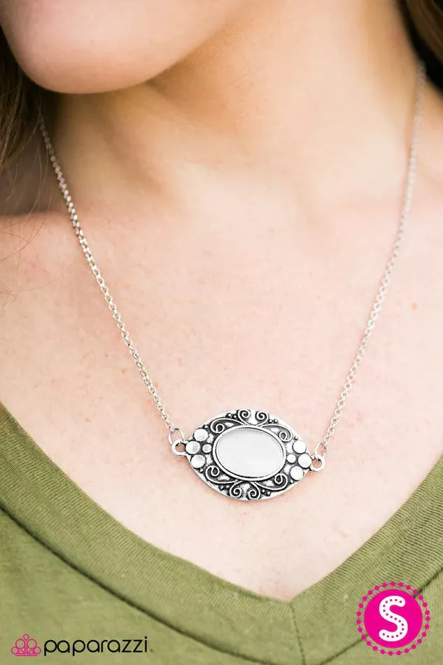 Paparazzi Jewelry Paparazzi Necklace How GLOW Can You Go White Necklaces