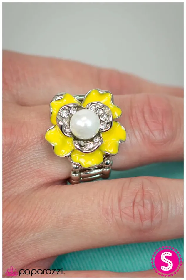 Paparazzi Jewelry Rings Paparazzi Ring Frilled To Pieces Yellow