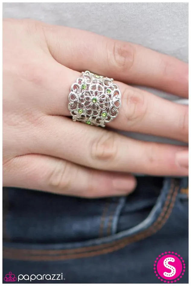 Paparazzi Ring With A Twist Green Paparazzi Jewelry Rings