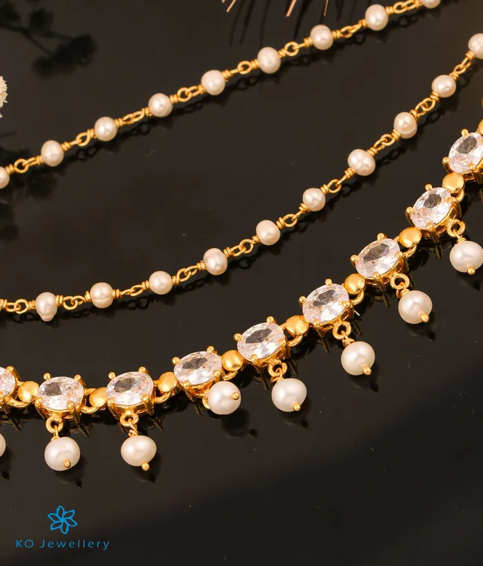 Silversmith Earrings The Jivika Silver Ear chain WhitePearl