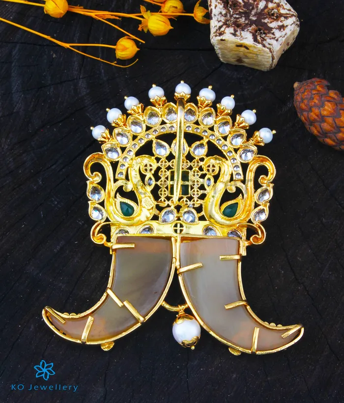Silversmith The Atyuha Silver Tiger Claw Pearl Necklace Necklaces