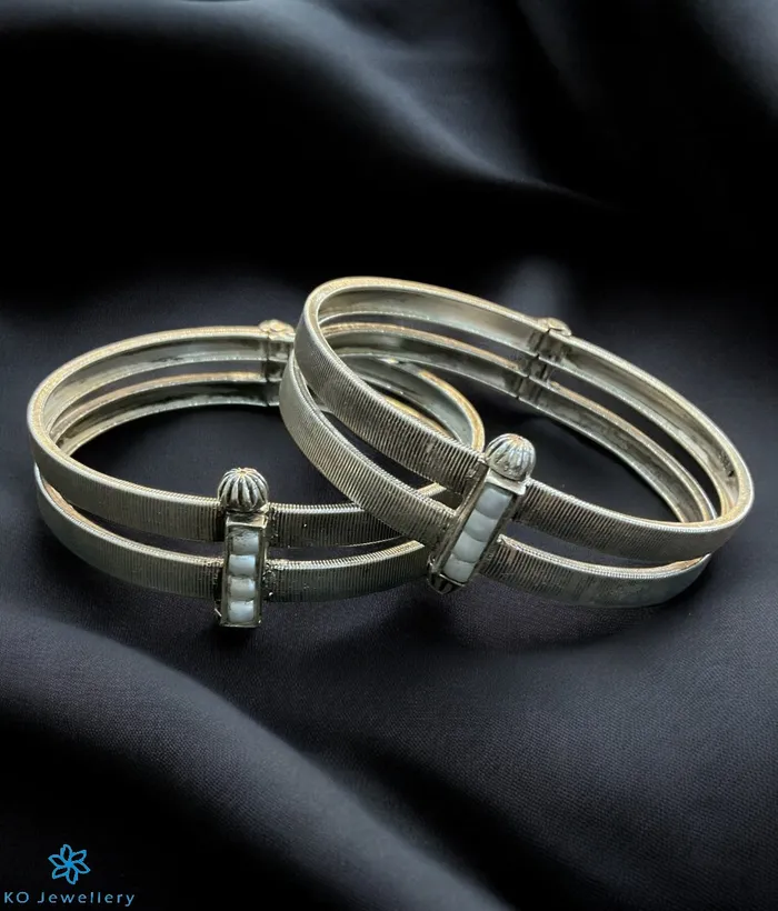 The Stavya Silver Antique Openable BraceletOxidisedSize 24 Silversmith Bracelets